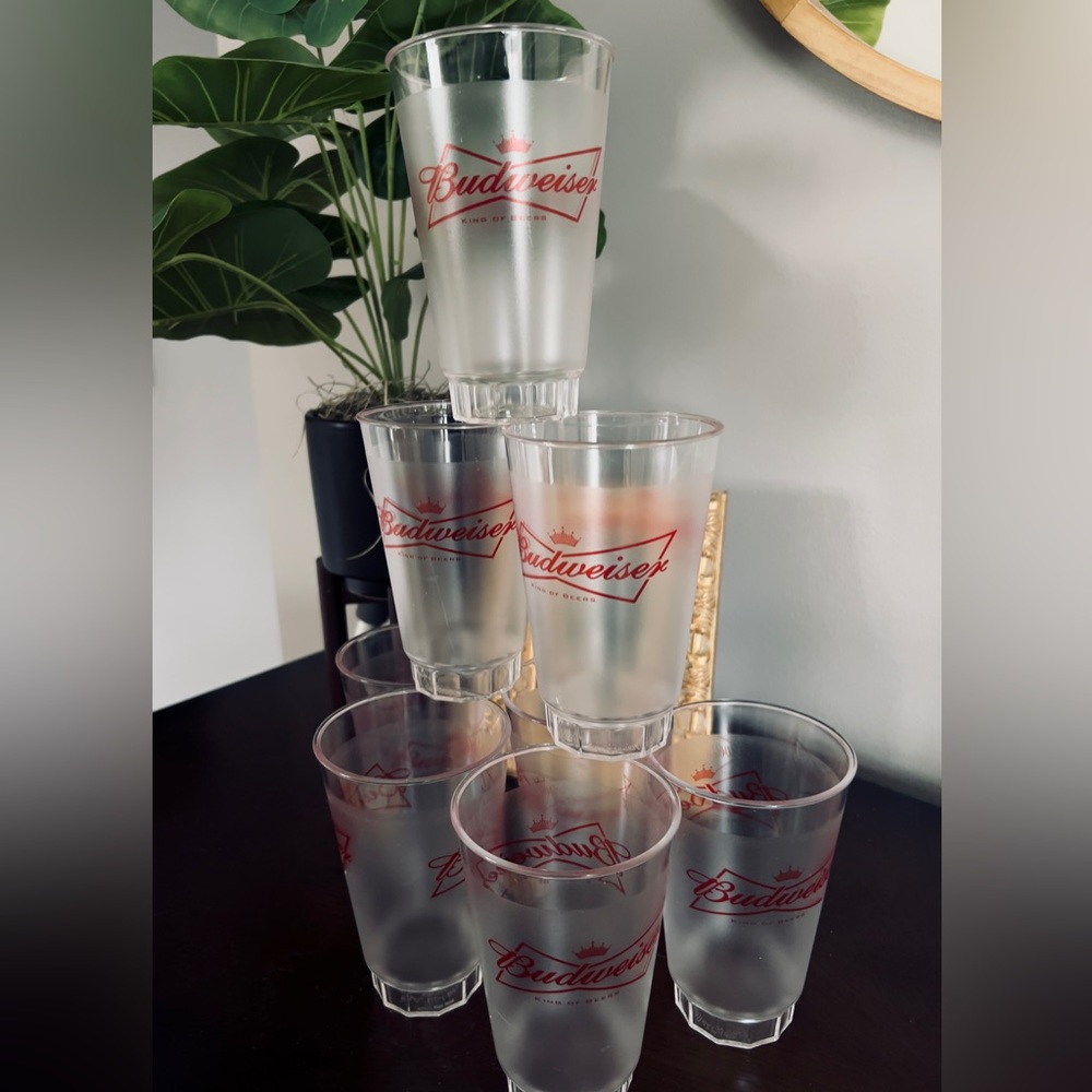 (8) BUDWEISER Dixie Collectibles Reusable Hard Plastic Cups Made In Can￼ada 16oz